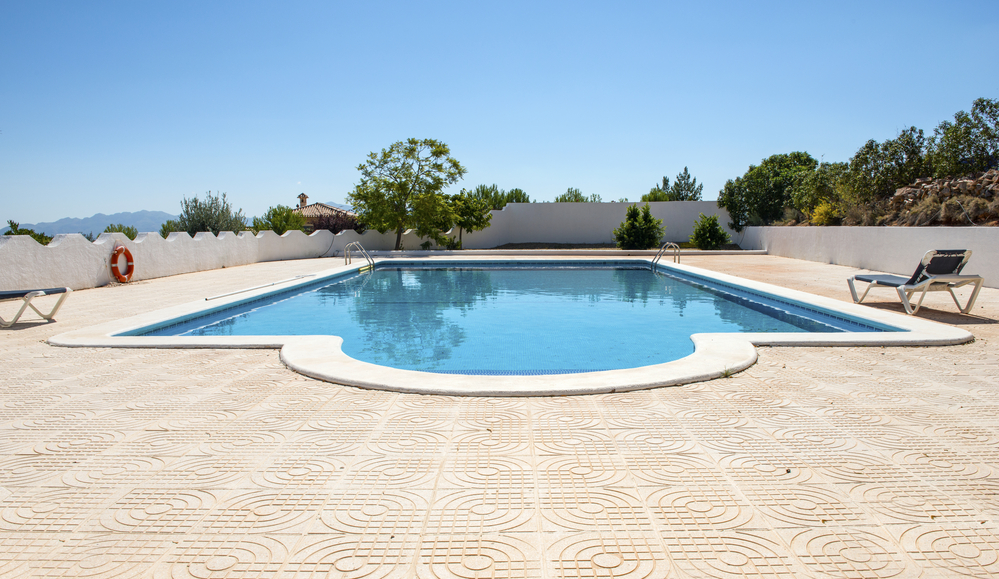 5 Accessories Pool Owners Need